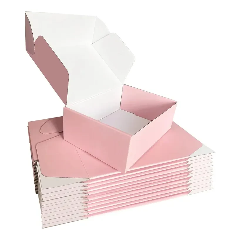 Petites boîtes en carton ondulé